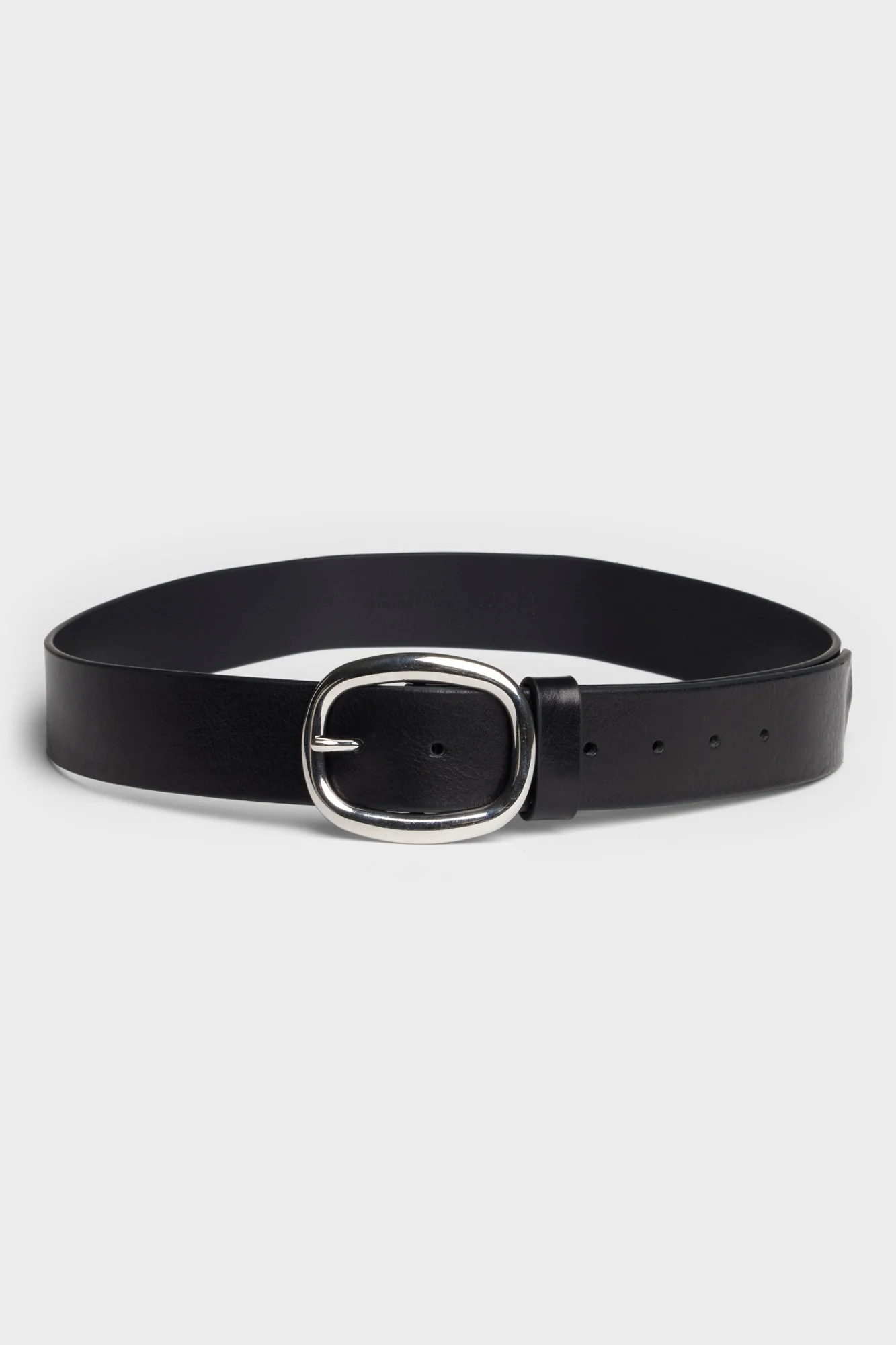 Oval Buckle Italian Leather Belt in Black