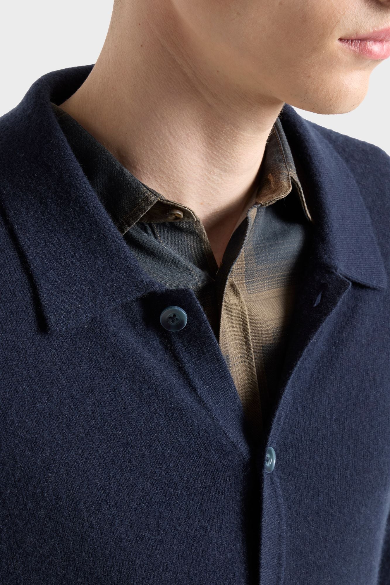BUTTON POLO in Cashmere Midnight - Image 4