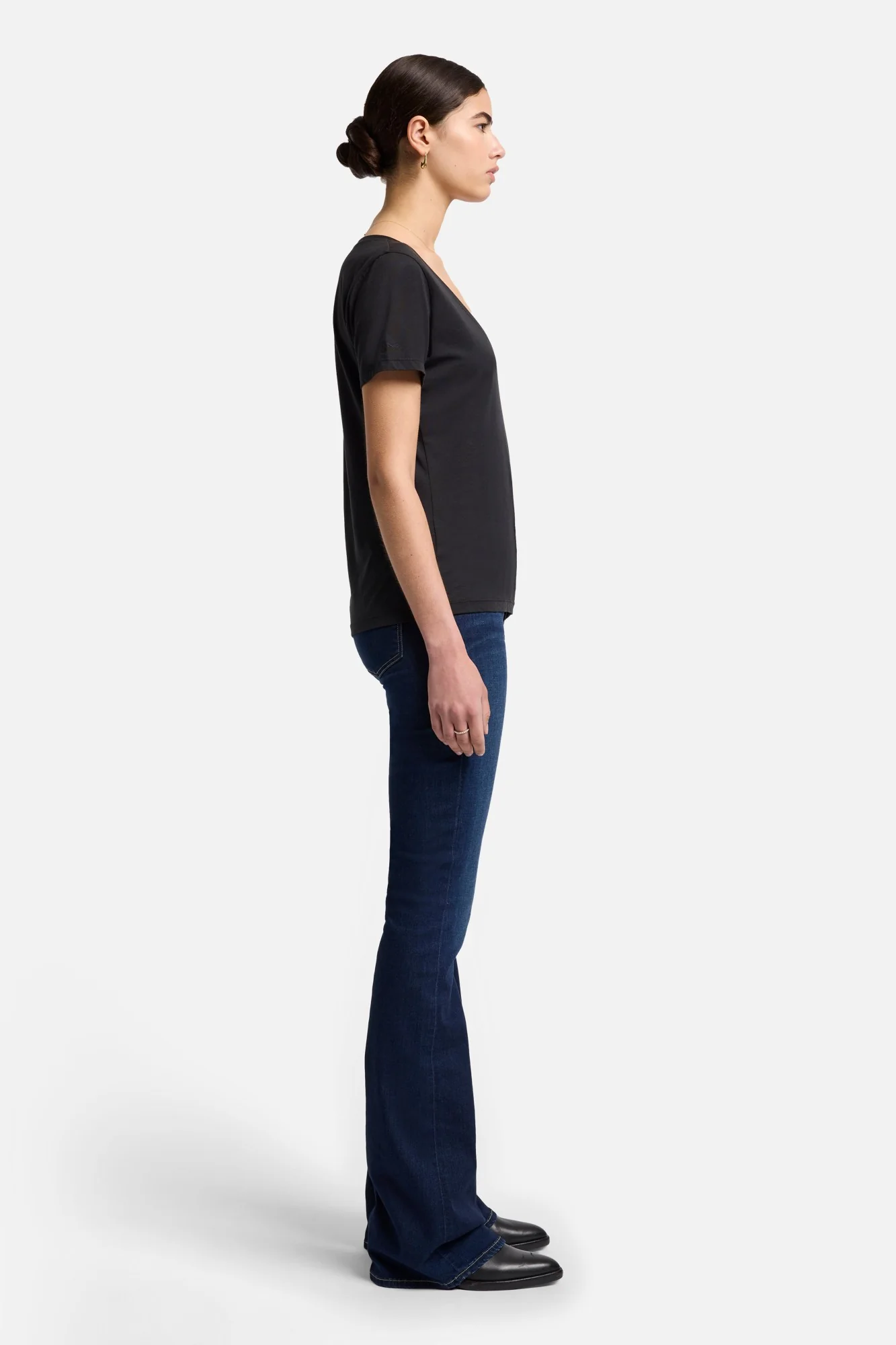 Pima Cotton Easy V-Neck Tee in Moonless Night - Image 5