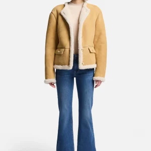 Cropped Shearling Jacket in Porcini