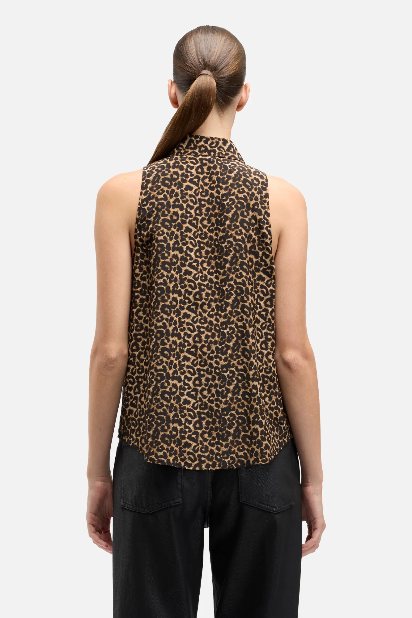 Sleeveless Silk Button Down in Leo - Image 5