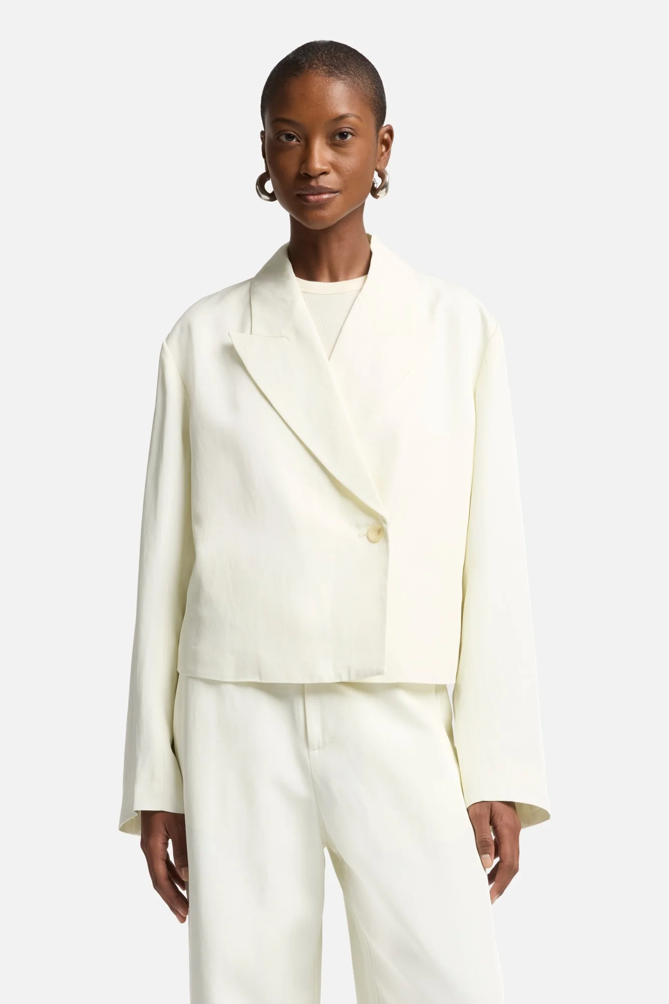 Cropped Linen Blend Blazer in Ivory - Image 3