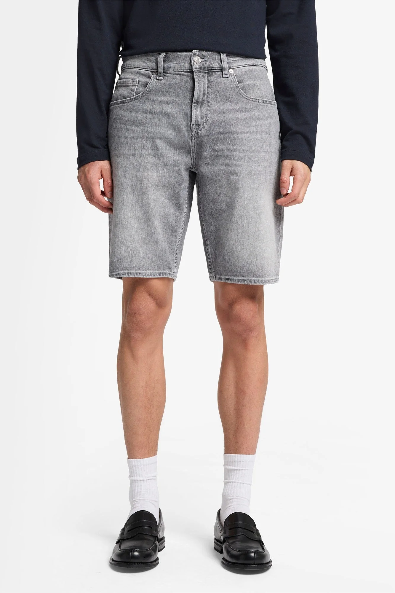 REGULAR SHORT in Denim Spin - Image 3