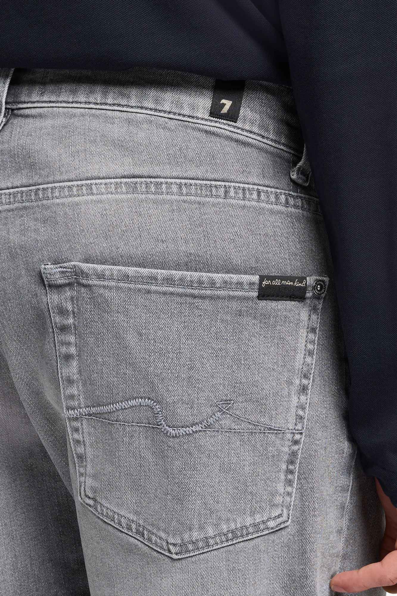 REGULAR SHORT in Denim Spin - Image 4