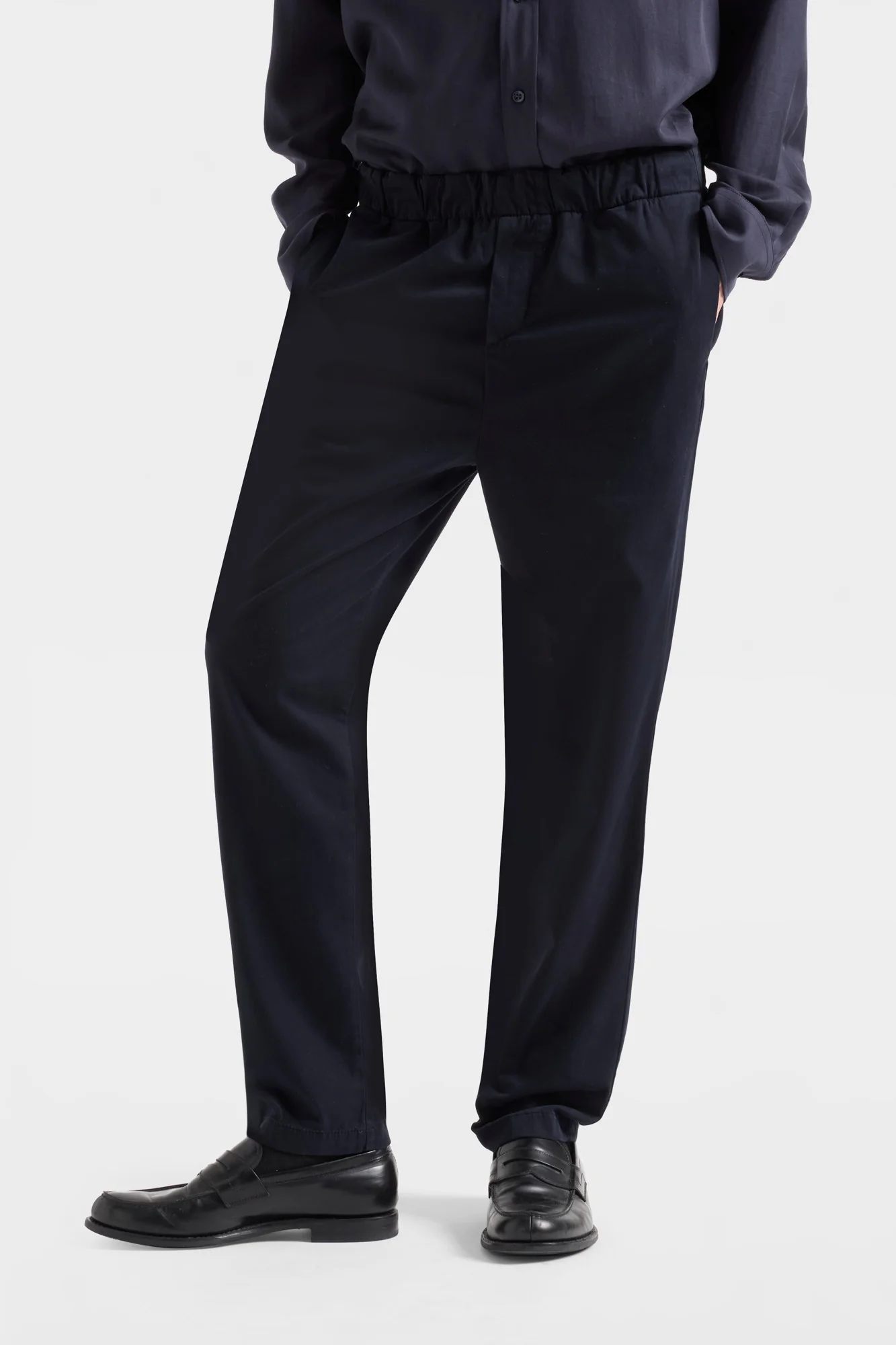 STRAIGHT CHINO in Luxe Performance Sateen Navy - Image 3