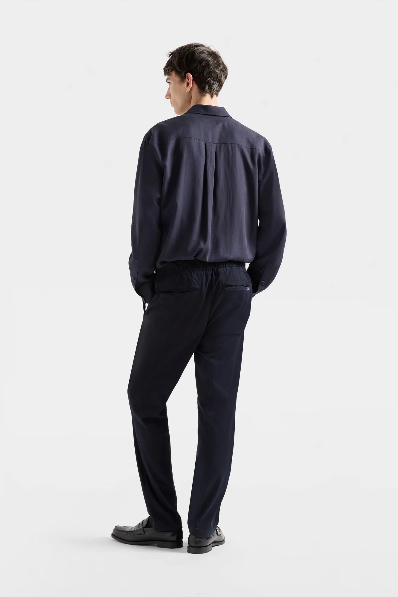STRAIGHT CHINO in Luxe Performance Sateen Navy - Image 5