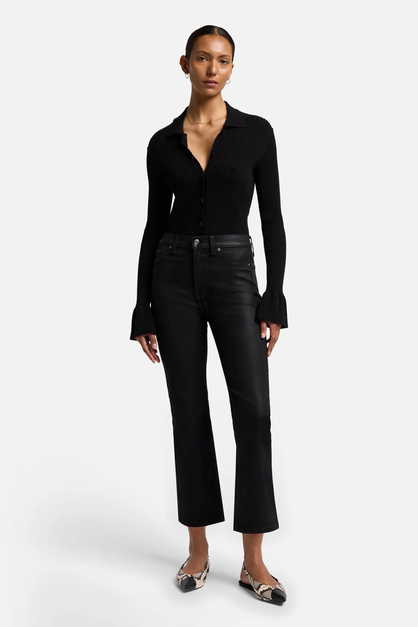 High Waist Slim Kick in Coated Black