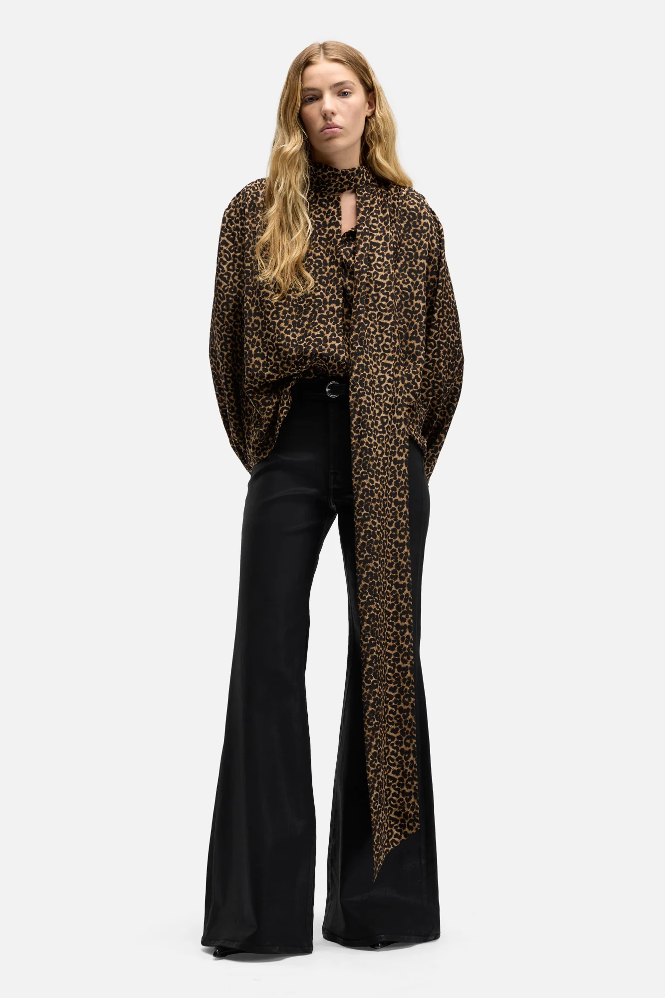 RETRO FLARE in Coated Slim Illusion Black - Image 2
