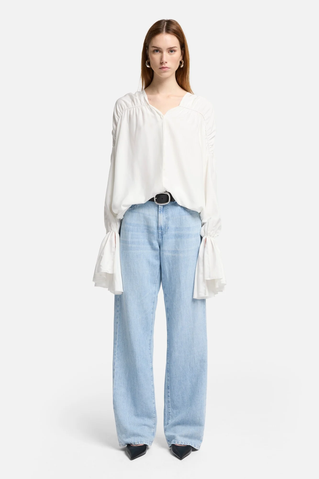 Indigo Linen Tess Trouser in Kansas - Image 2