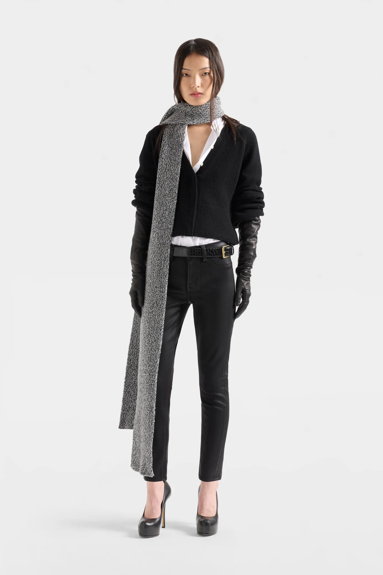 HIGH WAIST ANKLE SKINNY in Coated Denim Black - Image 2