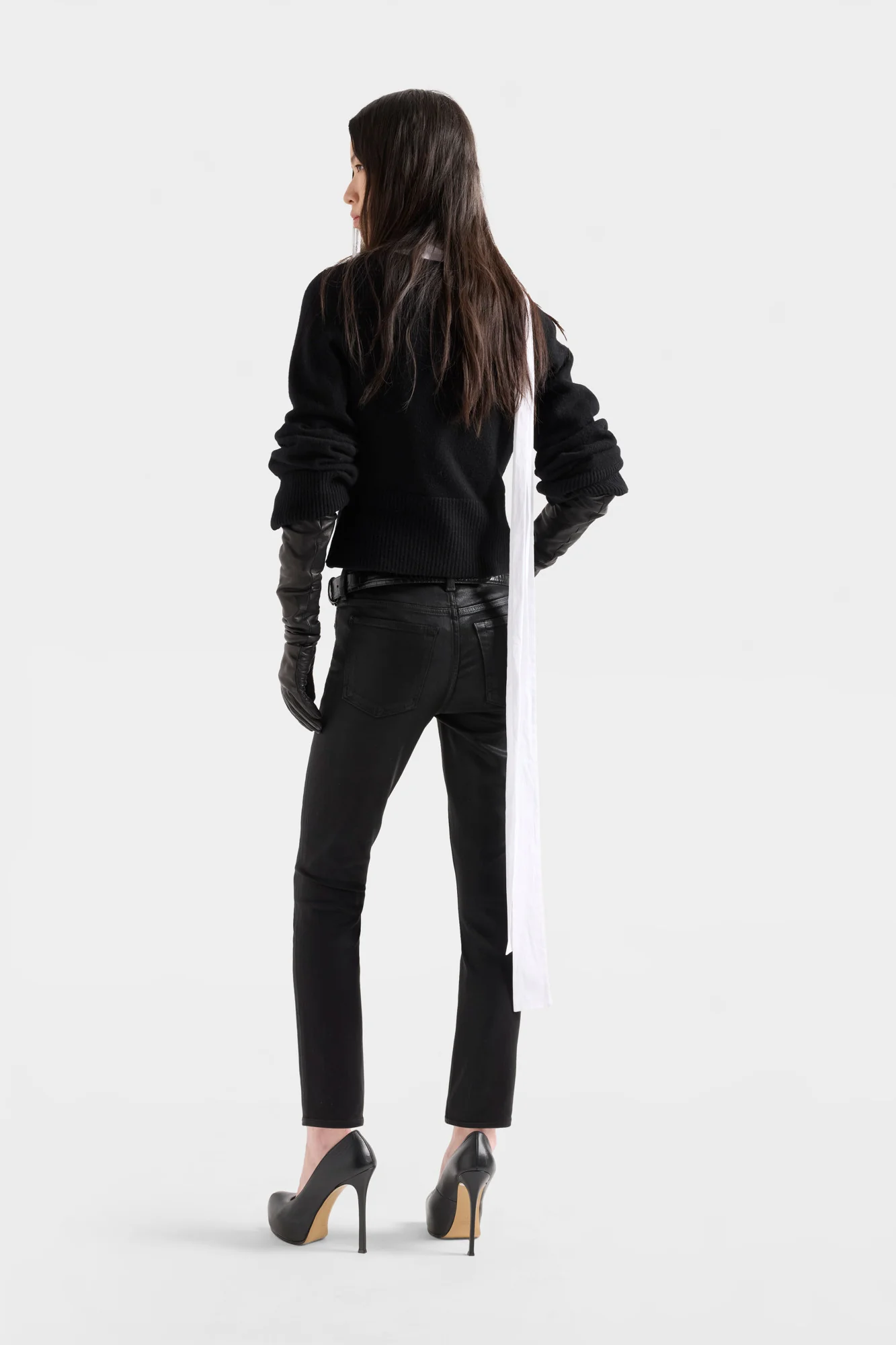 HIGH WAIST ANKLE SKINNY in Coated Denim Black - Image 5