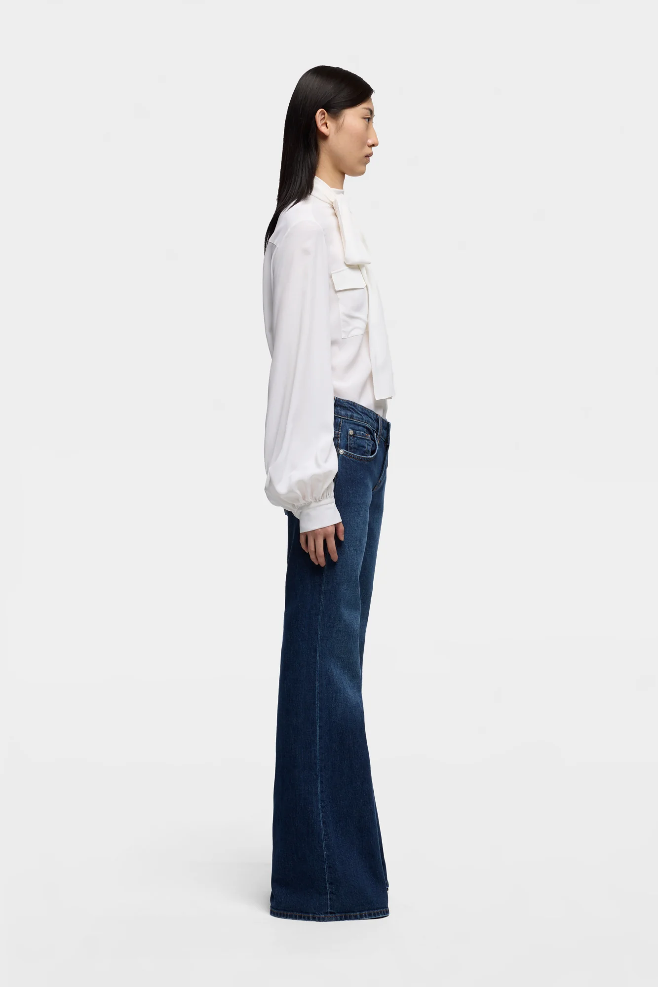 LOW FLARE in Denim Indiglow - Image 6