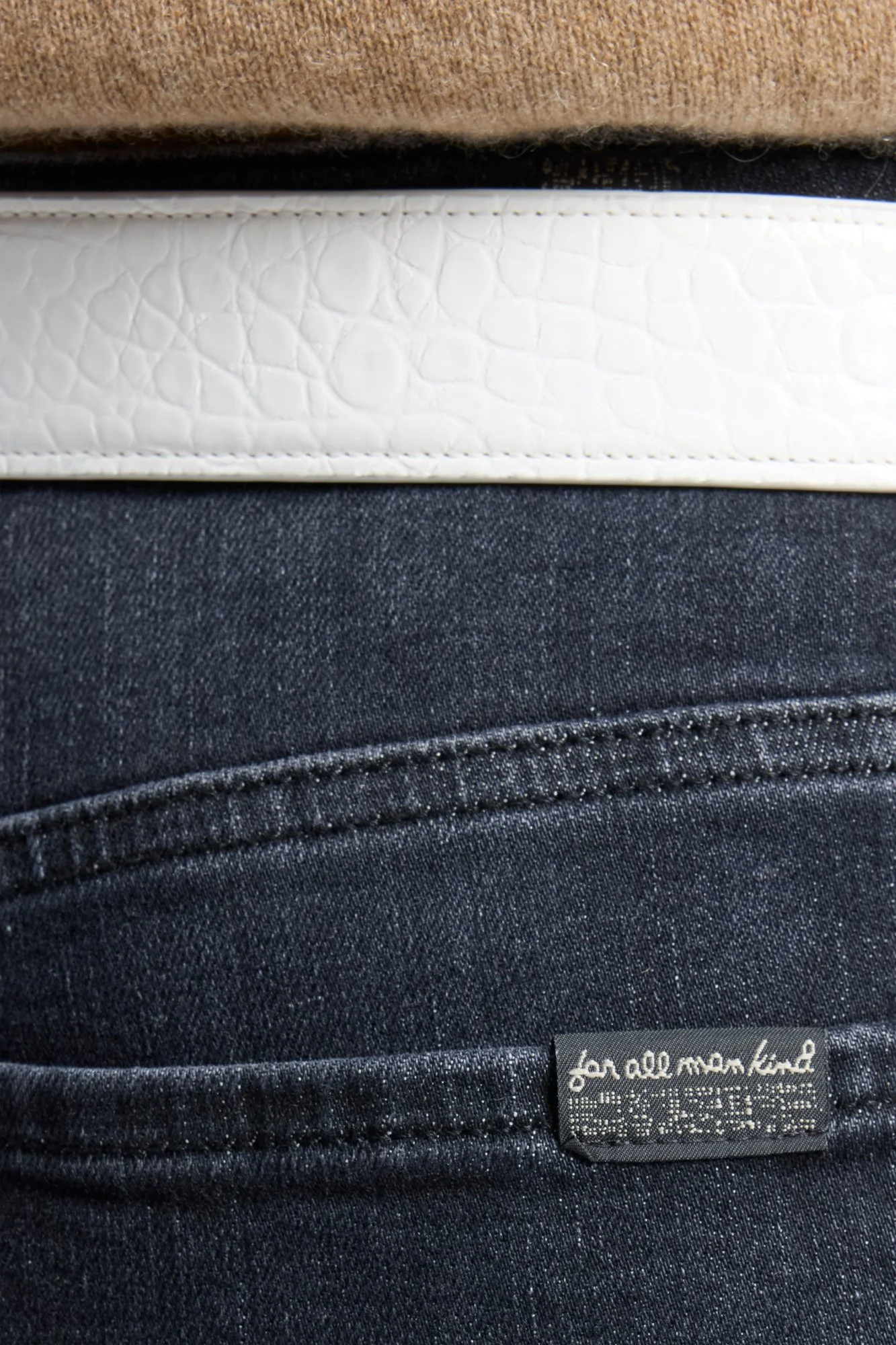 THE SLIM in Slim Illusion Carbon Storm - Image 4
