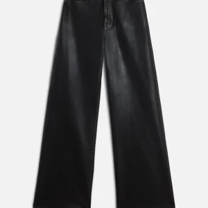 Lotta in Coated Black