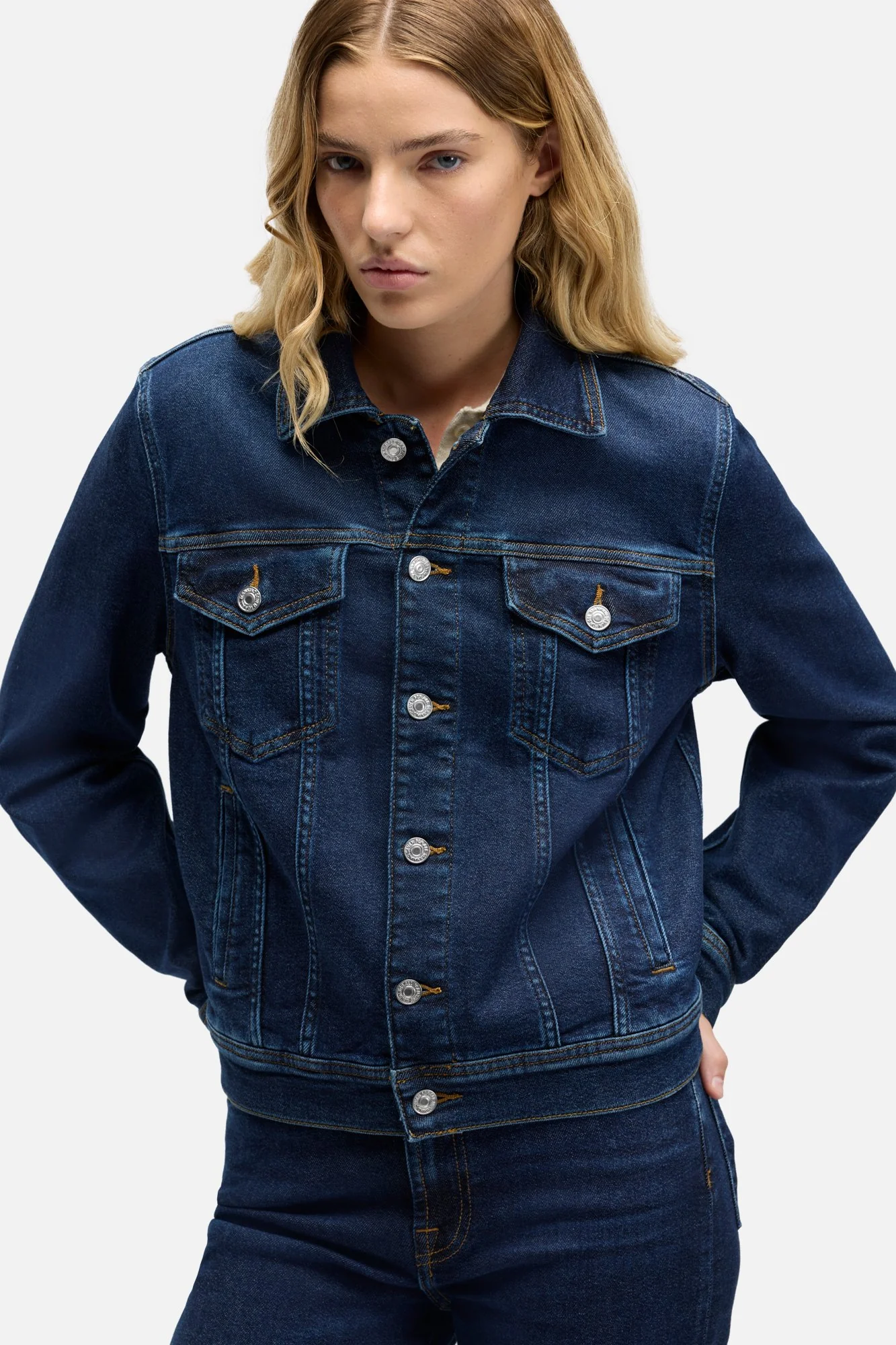 ADI TRUCKER JACKET in Luxe Vintage Bluecrest - Image 4