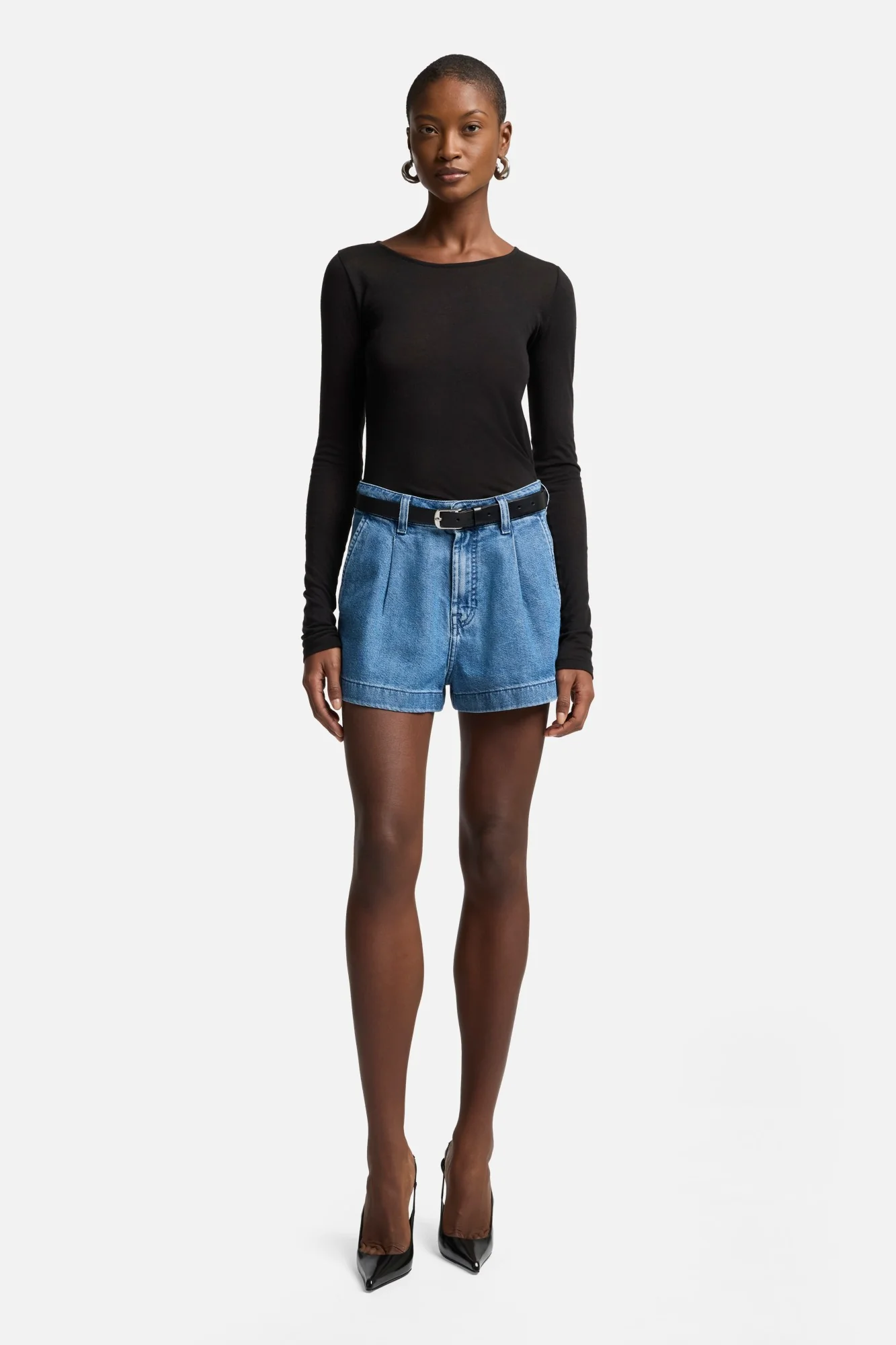 Weightless Pleated Denim Short in Hilo - Image 2